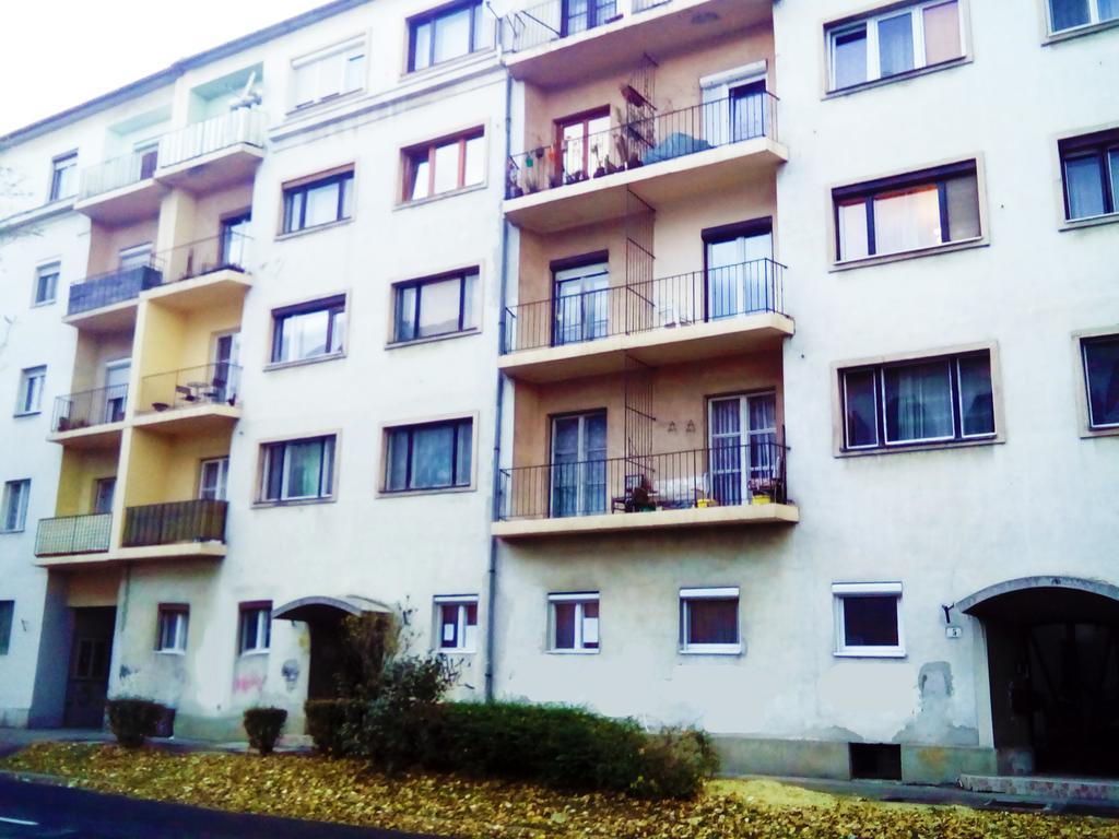 Eozin Apartman Pécs Kültér fotó